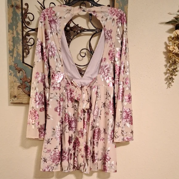 Show Me Your MuMu Floral Long Sleeve Dress. Excellent Condition NWOT Size MEDIUM - Picture 10 of 13